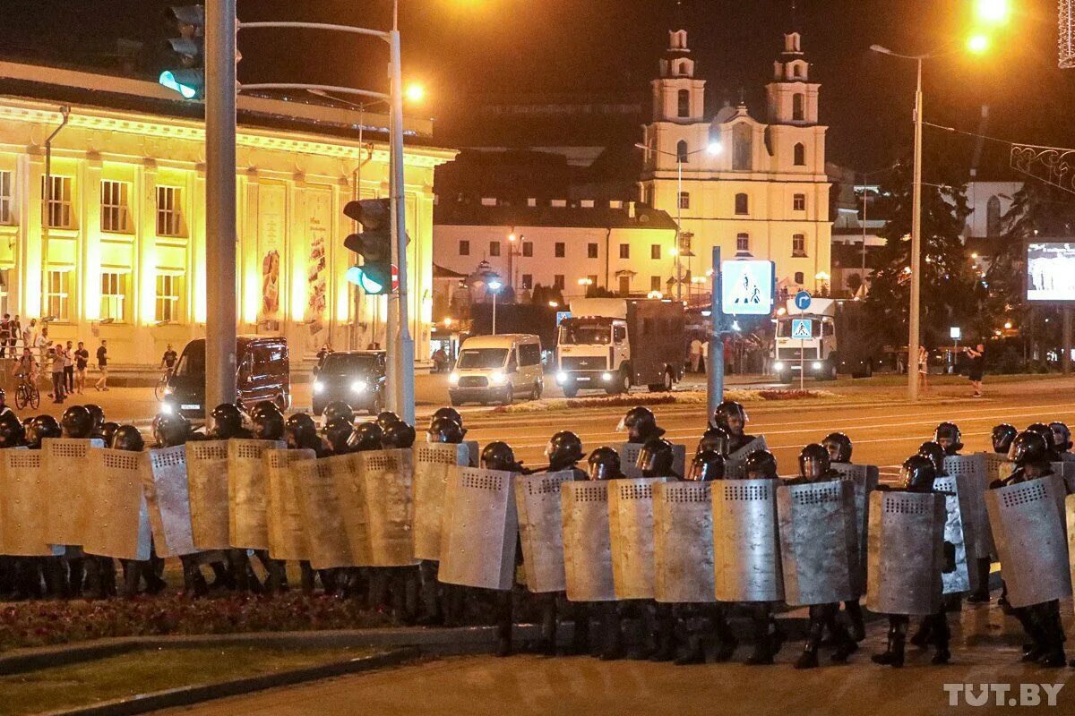 Протесты в белоруссии 2020 омон. Протест ночь 10--11. Протесты в белоруссии 2020. Протесты минск 2020 август. 10 августа минск.