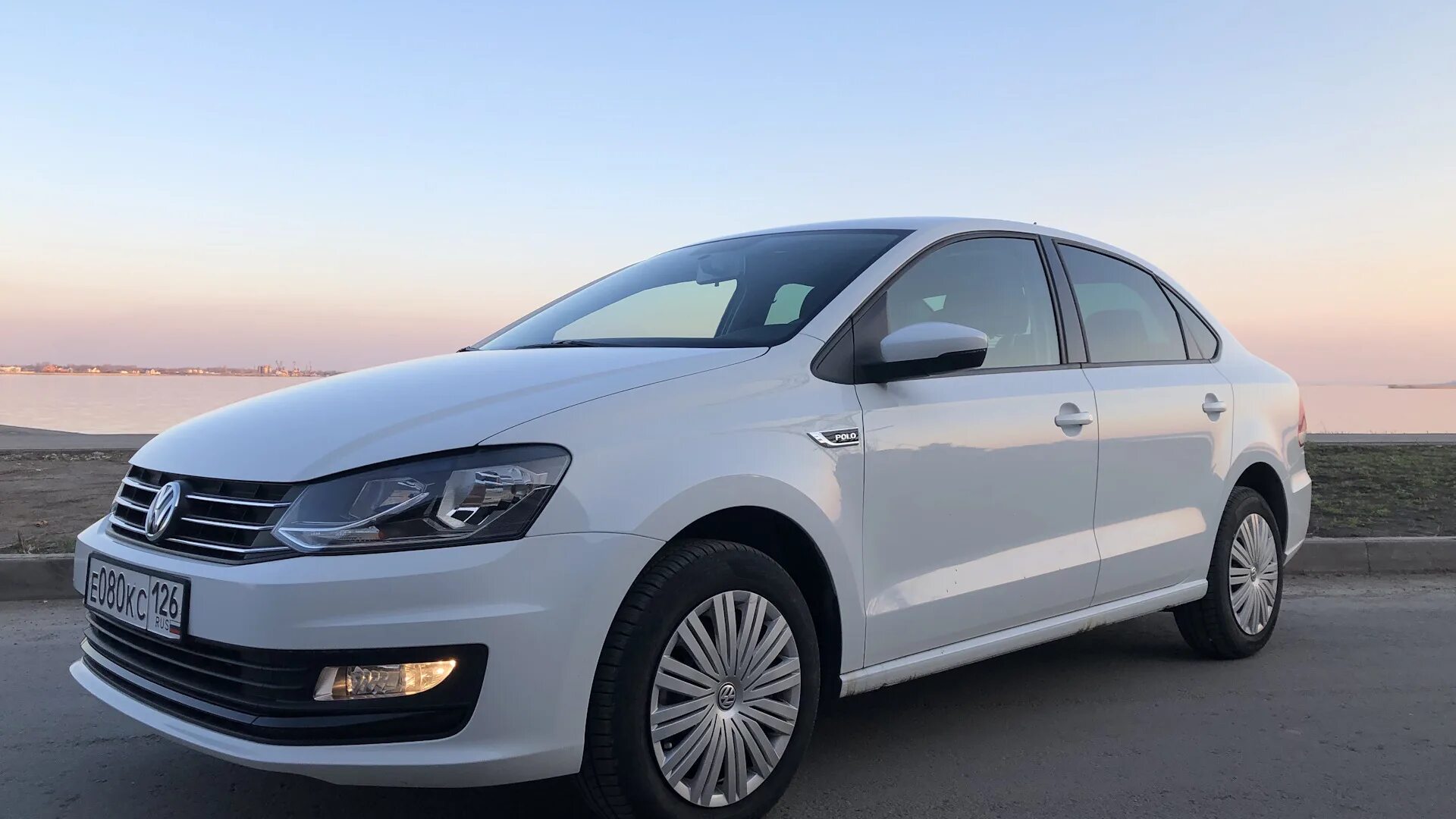 Фольксваген поло седан спб купить. Volkswagen Polo 1.4 sedan. Фольксваген поло седан 2010 Urano. Стейдж 1 Фольксваген поло. Polo 1.4 Stage 1.