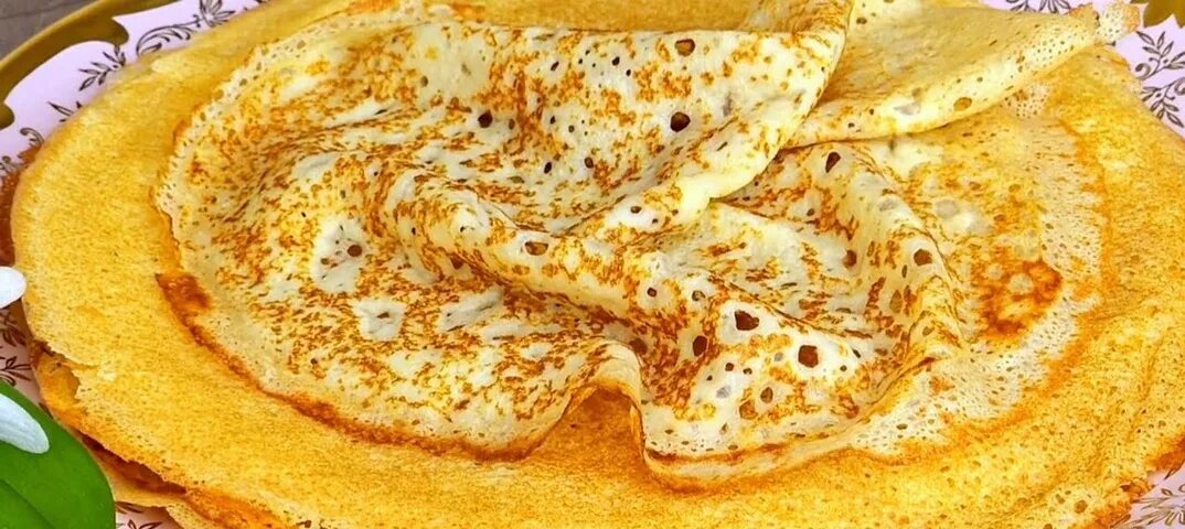 Блины которые получаются. Тонкие блины. блины пятьсот. блины на масленицу рецепты. блинчики с секретом.