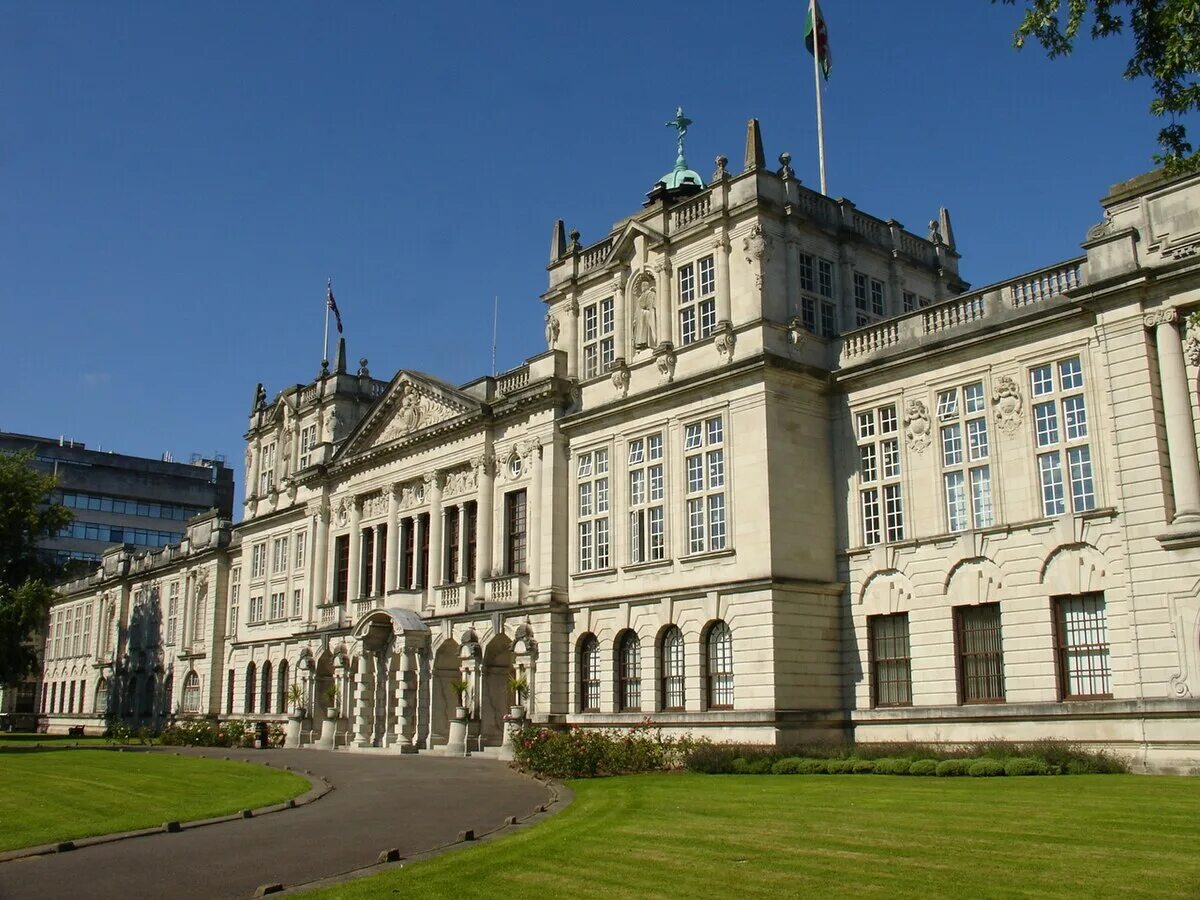 Main university. Кардифф университет. Уэльский университет Великобритания. Колледж University of Wales. Уэльс Кардифф.