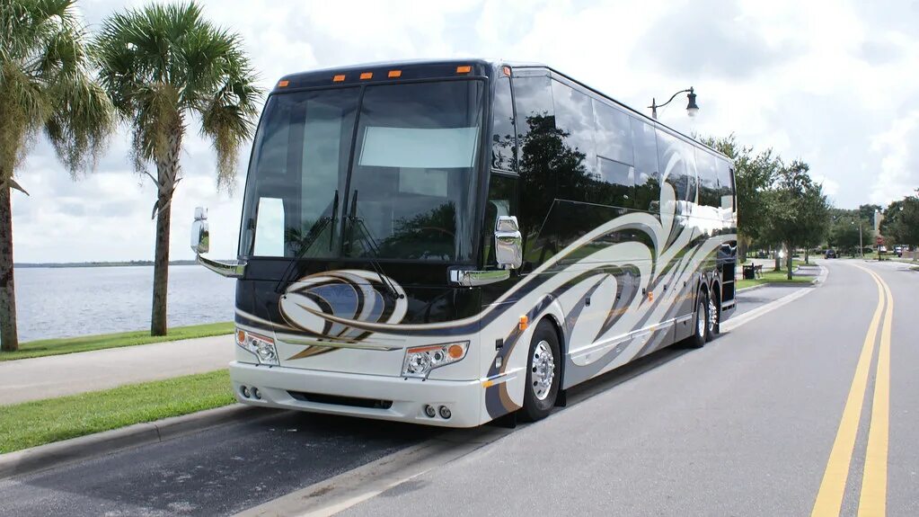 Volvo bus 9000. Foretravel ih-45. Neoplan 122 автодом. Волжанин ситиритм 10. Автобус мощно и мягко.