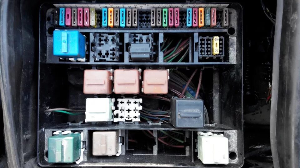 Реле ПТФ БМВ е34. Предохранители света на BMW e34. Предохранители на свет в салоне БМВ е34. Свет салона БМВ е34 1992. Свет е34