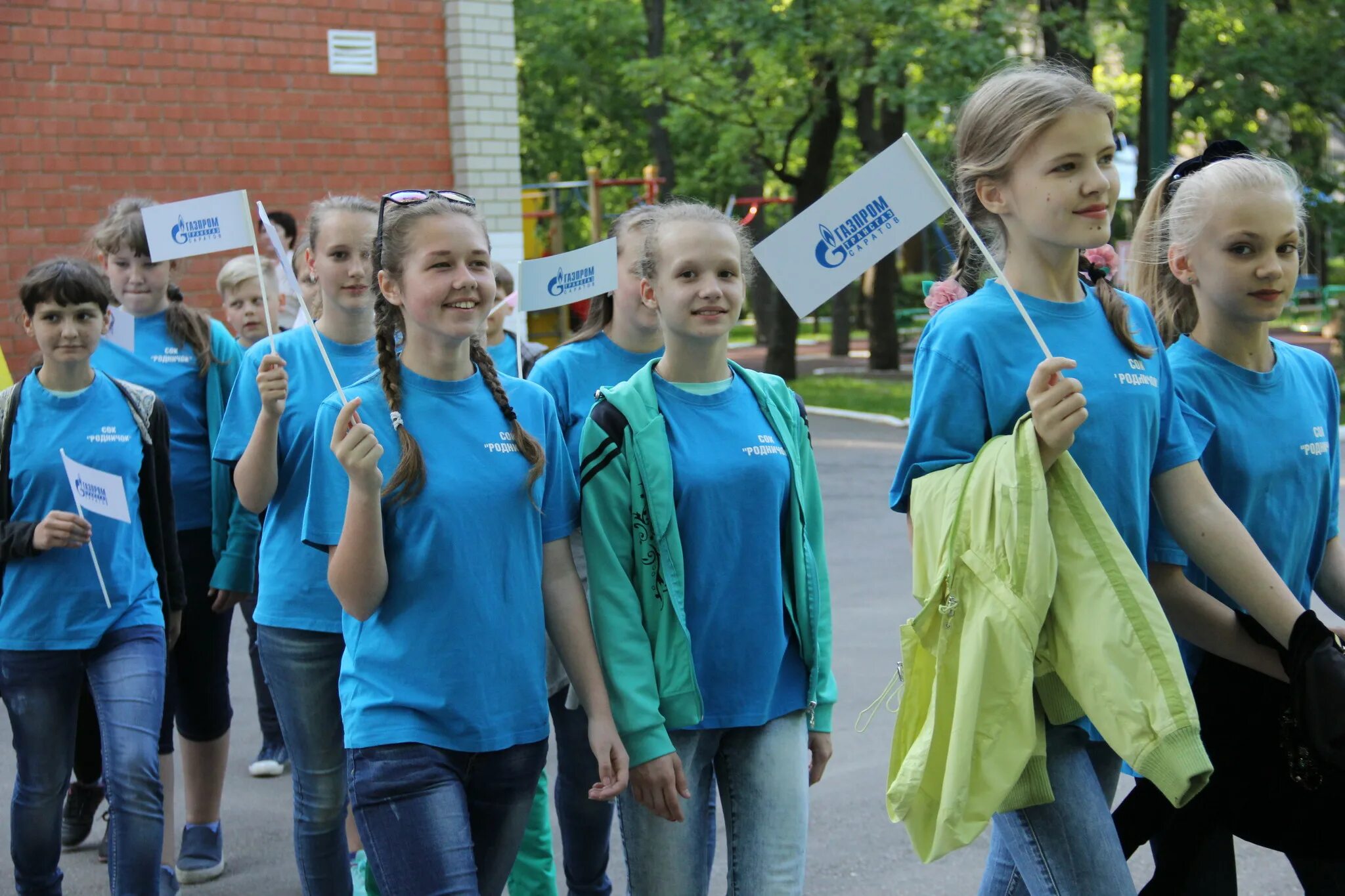 Лагерь родничок саратов. Сок Родничок Саратов лагерь.