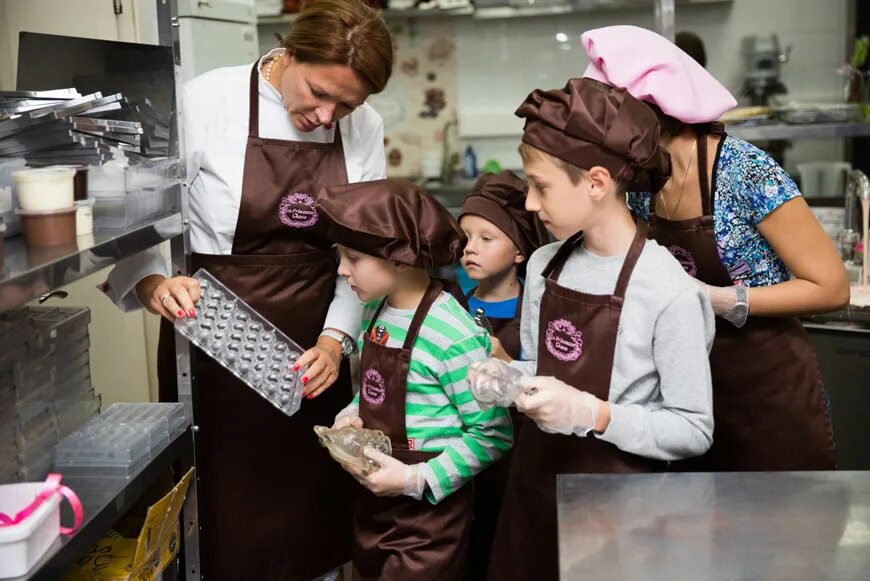 Шоколадное ателье la Princesse Choco. Шоколадный мастер класс. Кондитерский мастер класс для детей. Мастер класс на шоколадной фабрике. Фабрика шоколад для детей