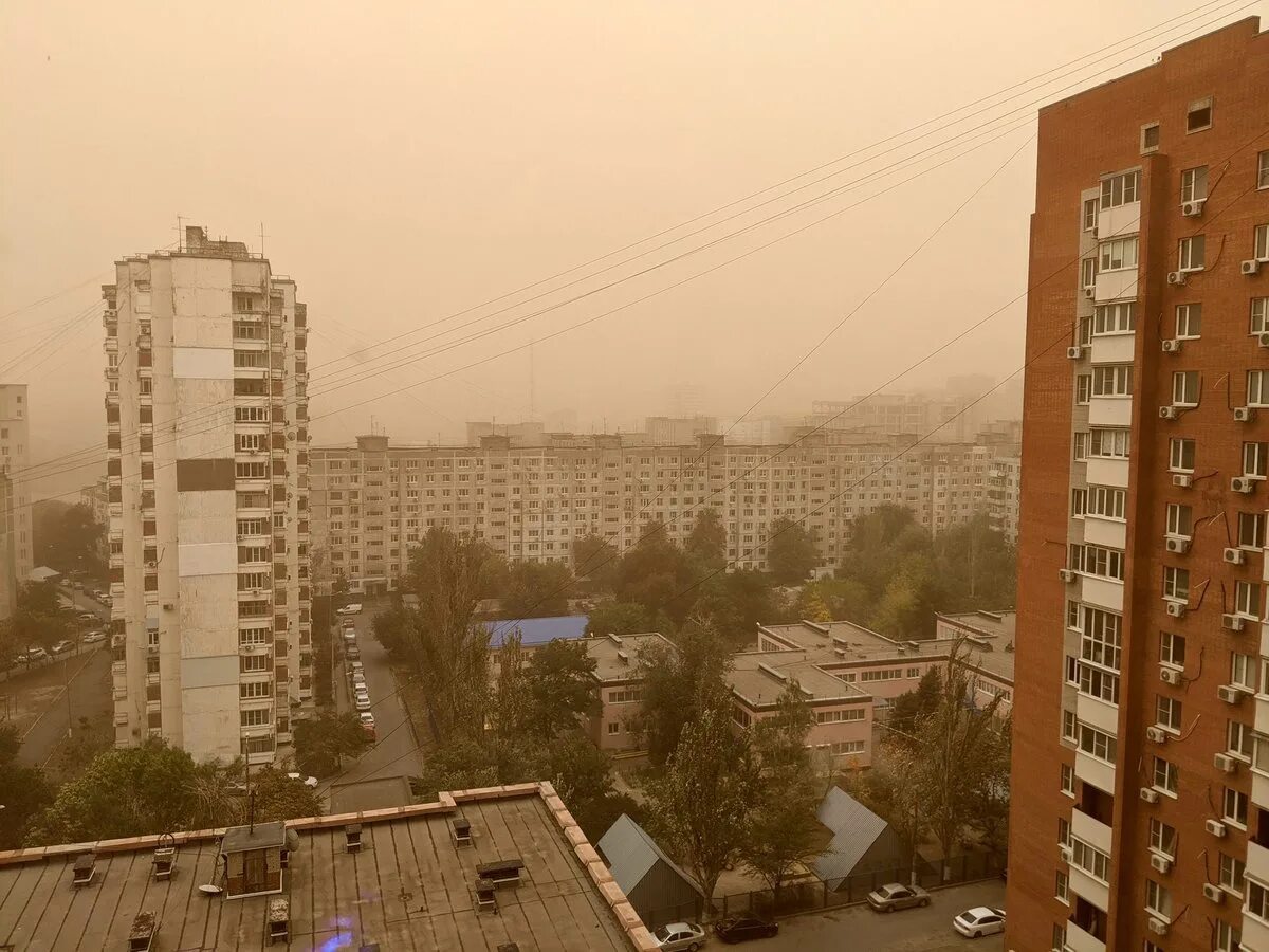 Песчаная буря на дону. Пылевая буря в ростове на дону 2020. Песчаная буря в ставрополе. Пылевая буря в ростове на дону 2020. Пыльная буря в ростове на дону.