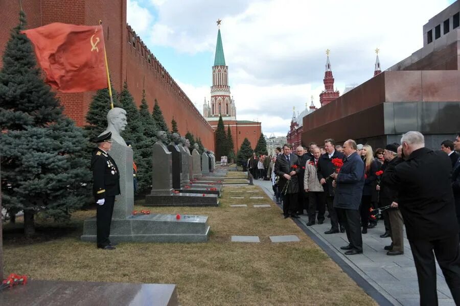 Как попасть в мавзолей к ленину. Ленин на красной площади в мавзолее. мавзолей ленина внутри на красной площади.