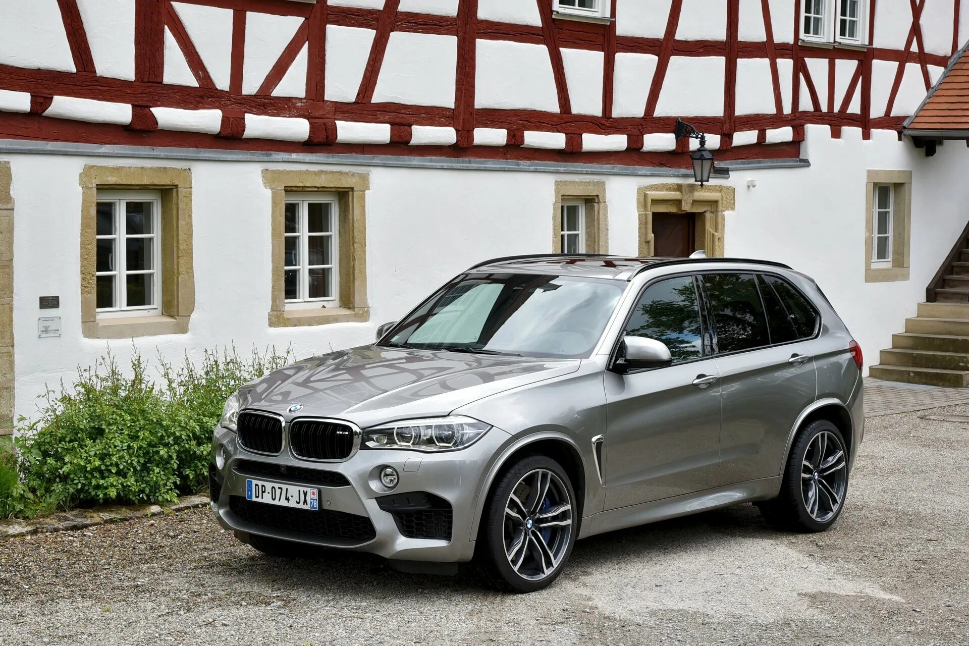 Х 5 сайт. БМВ х5 f15. БМВ x5 f15. BMW x5m 2015. BMW x5 f15 m пакет.