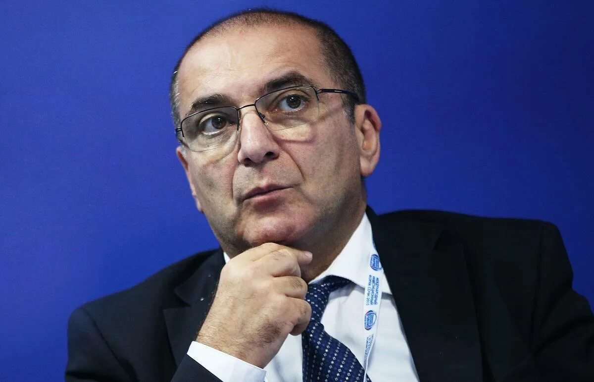 министерство финансов силуанов. задорнов михаил михайлович втб 24. фонд прямых инвестиций кирилл дмитриев. финансист россии в очках. финдиректор игорь герасимов.