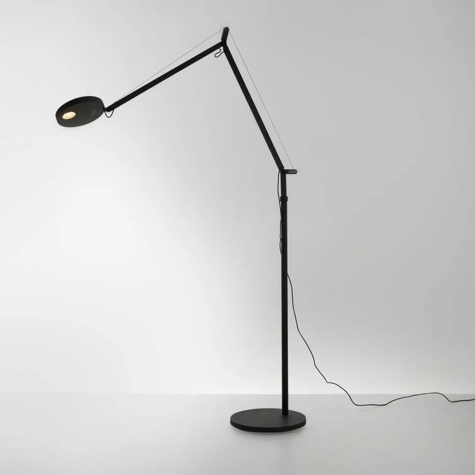 Лампа напольная на колесиках. Торшер Artemide Demetra. Artemide 1739050a. Artemide Demetra led. Светильник Demetra Archi.