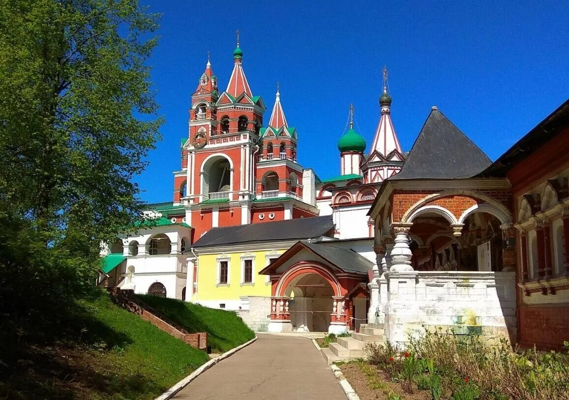 Куда сходить в звенигороде. Саввино-Сторожевский монастырь Звенигород. 2. Саввино-Сторожевский монастырь. Спасо-Сторожевский монастырь в Звенигороде. Зеленоград монастырь Саввы Сторожевского.