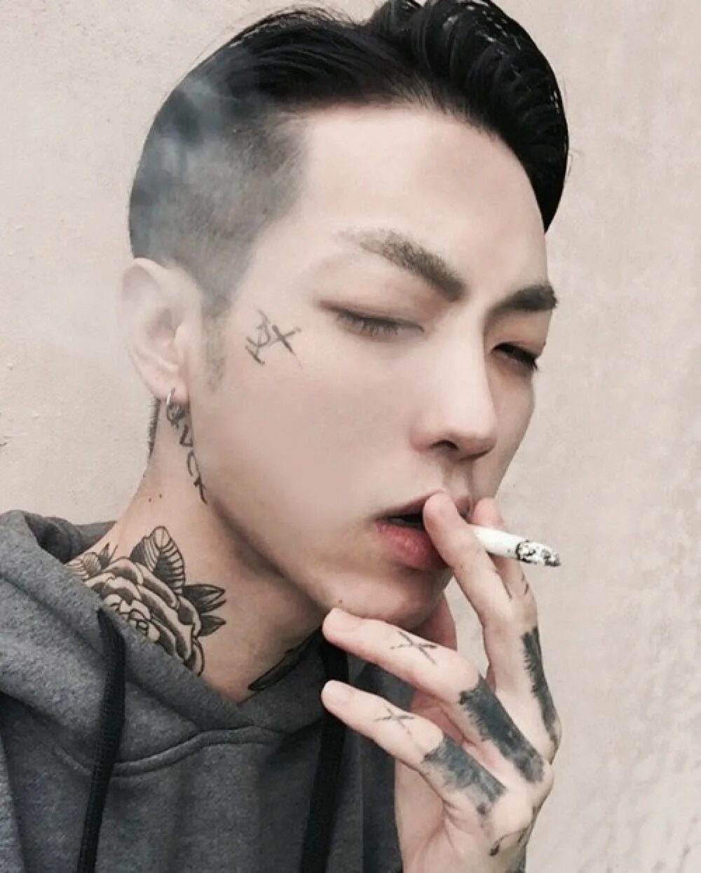 ким джисон тату мастер. кореец ким джисон. тату кореец. тату кореец. тату кореец.