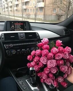 Букет в машине