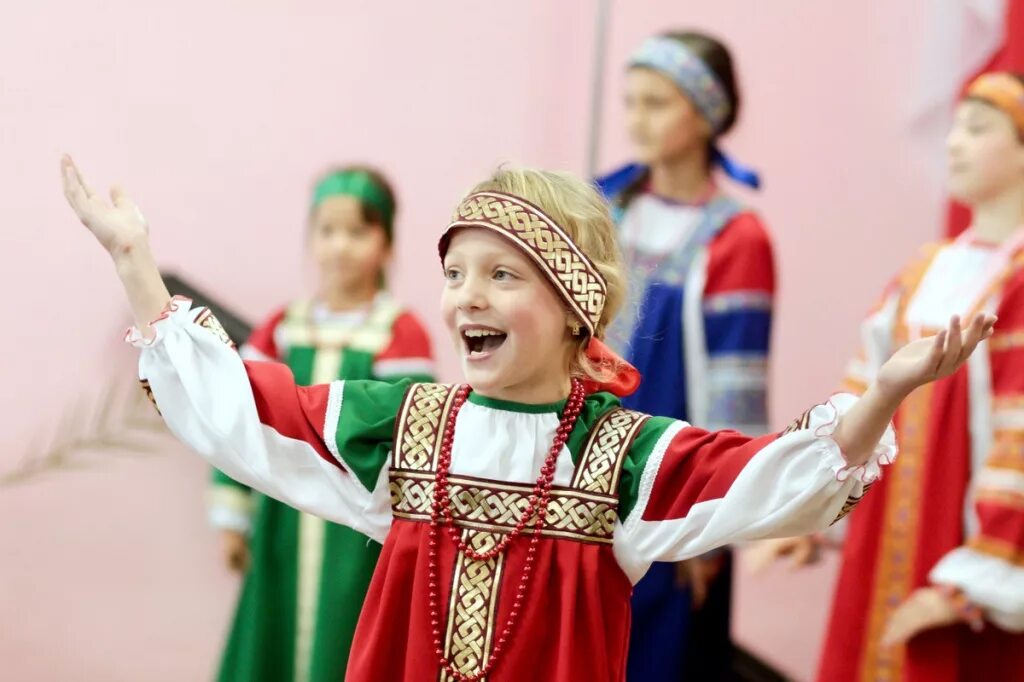 Фольклор для детей. Русский костюм для детей. Дети в народных костюмах. Русские народные костюмы для детей.