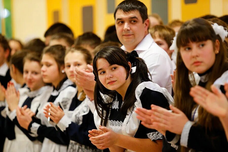 Школа краснознаменска калининградской области. 10 Школа Калининград. МОУ СОШ 1 Краснознаменск Калининградской области. Школа номер 4 Россия. Запрет на массовые мероприятия в школах.