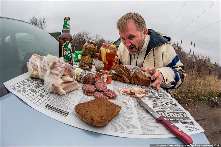 Ютуб смешное русское. Смешные россияне. Веселые русские люди. Смешные русские люди. Смешные русские картинки.