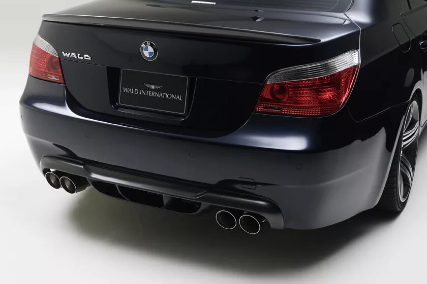 Обвес Wald BMW e60. BMW m5 e60 в обвесе. BMW e60 m5 задний бампер. BMW m5 e60 Wald. Бампер бмв м5