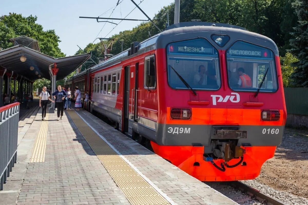 Ростов железноводск поезд. Электропоезд бештау-железноводск. Жд вокзал железноводск. Железноводск (станция). Железноводск станция бештау.