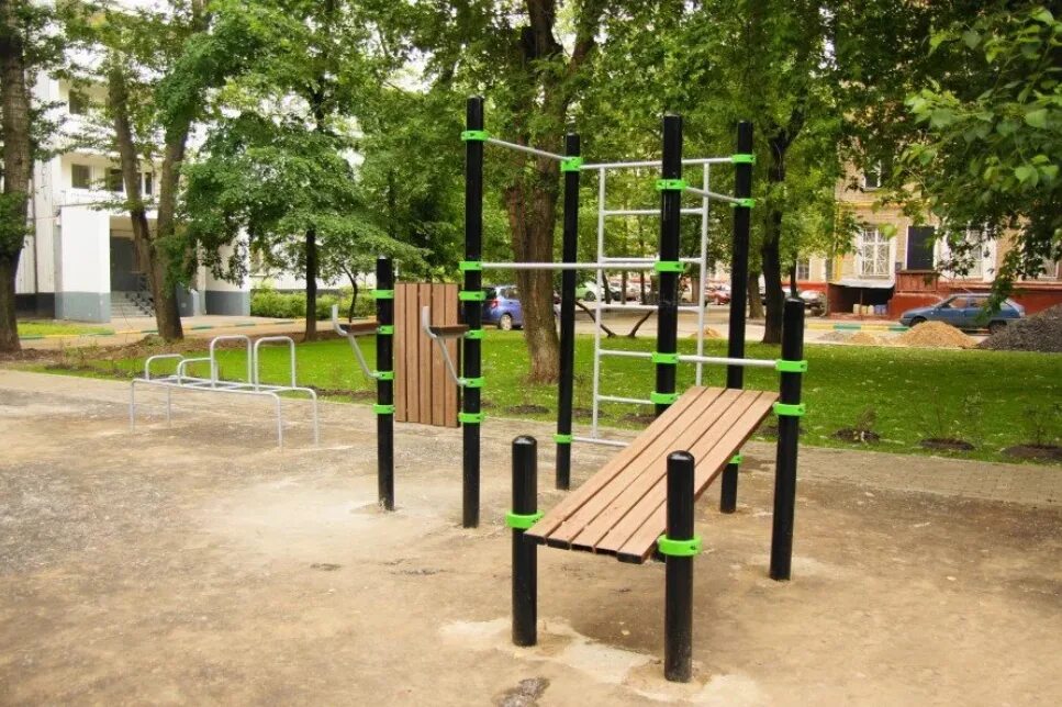 Спортивная площадка в частном доме. Barbell уличные тренажеры. Детские площадки для дачи. Спорт площадка дома. Спортплощадка для дачи.