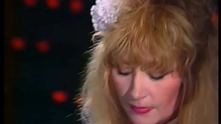 Глазам не поверила песня. Девушка около тополя. Эрика лундмоен луна мальчик мой. Глазам не поверила песня. Я не поверила ская.