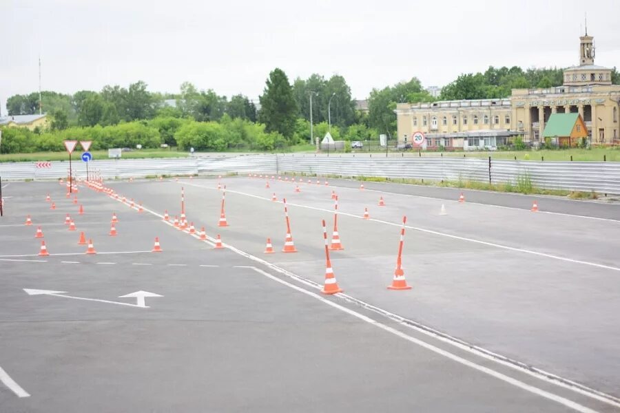 веселый автодром. учебная площадка автошколы. веселый автодром. автомобиль рисунок. учебная площадка для вождения вираж белгород.