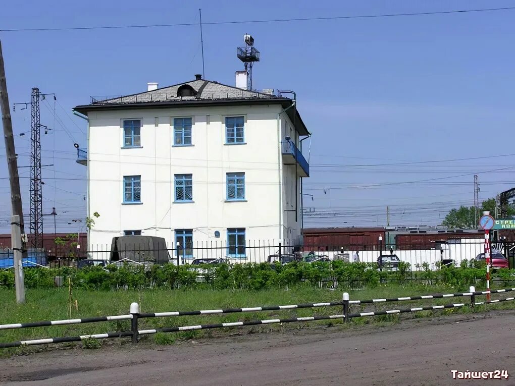 Тайшет вокзал. Тайшет площадь города. Железнодорожный вокзал тайшет. Сайт администрации города тайшета. Вокзал город тайшет.