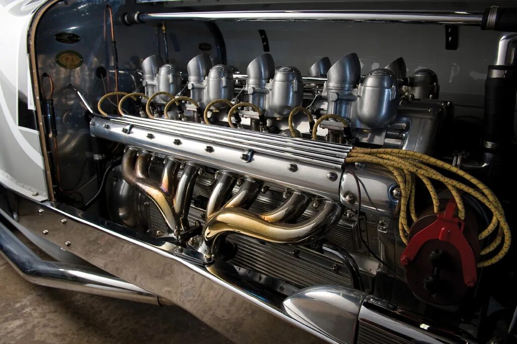 Engine threads. Мотор v16. miller v16 1931 года.. v 16 цилиндровый двигатель bugatti. bmw v16 engine.
