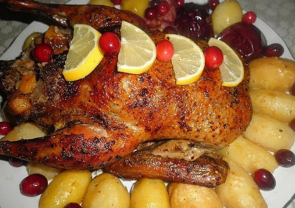 Картинки УТКА ЗАПЕЧЕННАЯ С КАРТОШКОЙ В ДУХОВКЕ ЦЕЛИКОМ