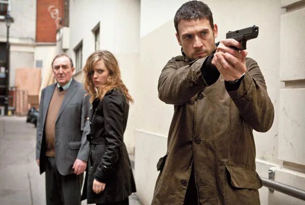 Под прицелом сериал 2012. Под прицелом 1. Под прицелом 1. Снайперы любовь под прицелом сериал 1 серия. Под прицелом 2013 нина гогаева.