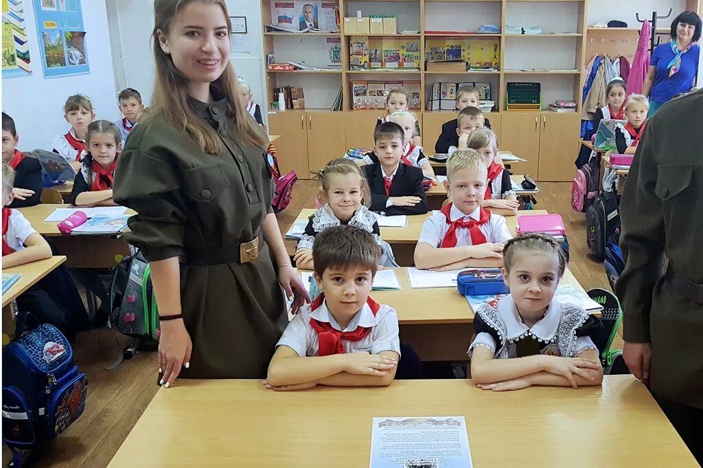 Кадетская школа 1619 москва. Школа героев города. Школа героев. Анапа герои сош 5. Парта героя проект.