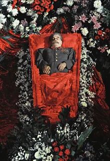 Сколько лет сталин лежал в мавзолее