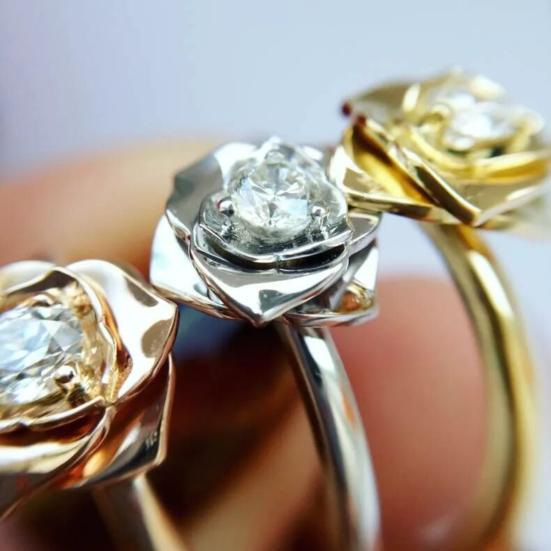Золотые и серебряные украшения. Шикарные кольца с бриллиантами. Кольцо для Помолвки. Золото и бриллианты. Как почистить золото с бриллиантами в домашних