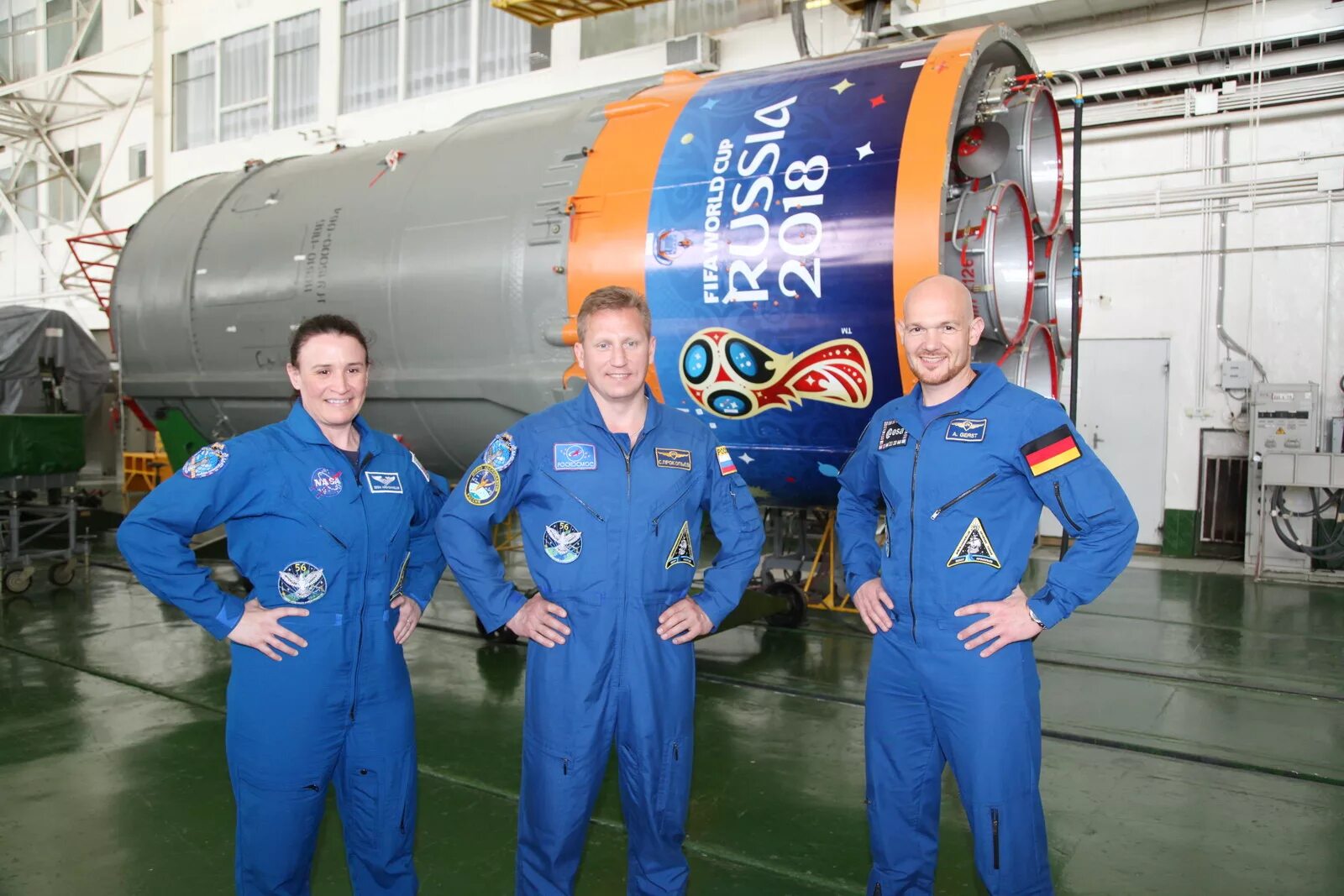 прогресс мс-17. ракета союз-2. роскосмос 2015. роскосмос работники. союз мс-22.