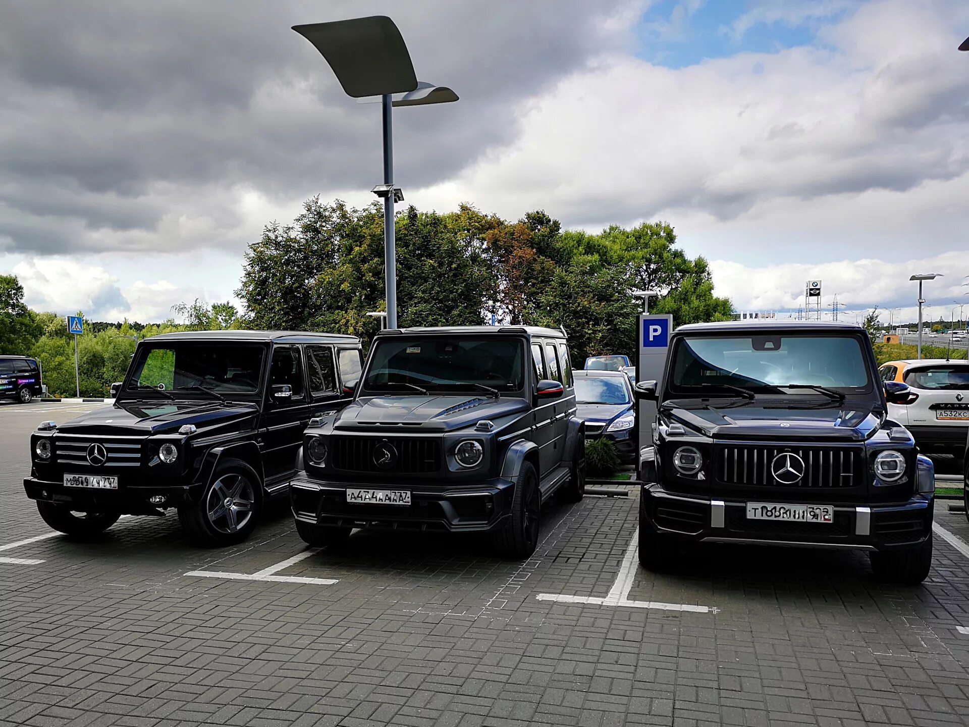 Виды геликов. Mercedes Benz g63 AMG. BMW g63 AMG. Mercedes g63 AMG кортеж. Mercedes g63 AMG vs BMW.