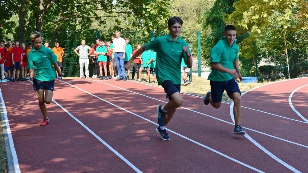 Спортивная школа симферополь. В Симферополе школьник. Сидомон Симферополь. Симферополь школа 18 Одноклассники.