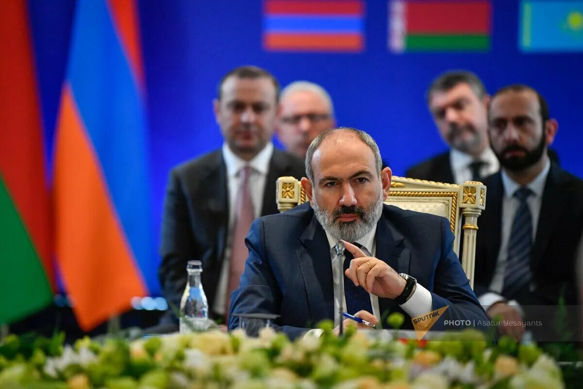 Nikol Pashinyan 2022. Пашинян. Саммит ОДКБ В Ереване 2022.