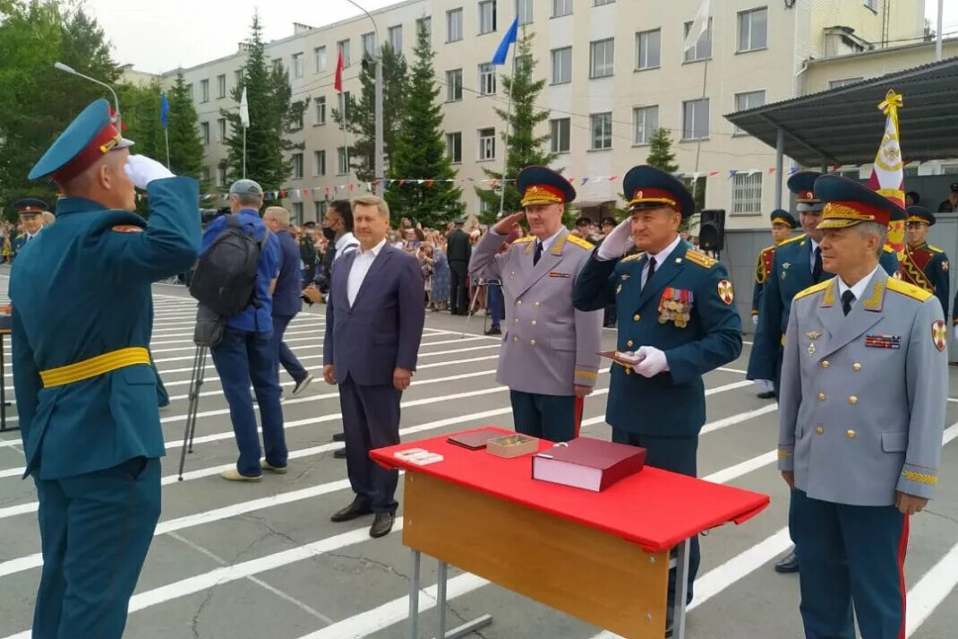 Военный институт войск национальной гвардии Новосибирск. Новосибирск военный институт ордена Жукова. Новосибирский институт войск национальной гвардии выпуск. Новосибирский институт национальной гвардии имени Яковлева. Новосибирский ордена жукова военный институт