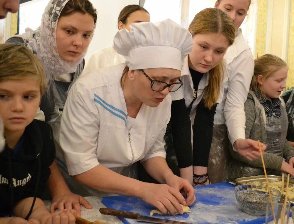 Колледж добрая школа на сольбе. Студентка из колледжа с большим. Добрая школа на сольбе. Школа православная на сольбе. Добрая школа на сольбе фото.