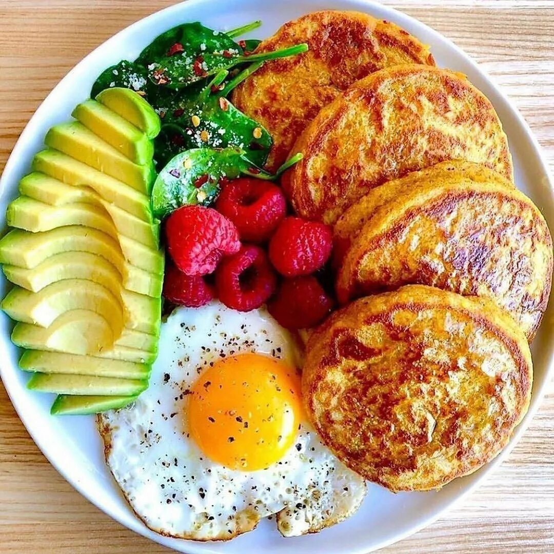 Завтрак пп вкусные рецепты. Вкусный и красивый завтрак. Красивый полезный завтрак. Вкусная и полезная еда. Аппетитный завтрак.