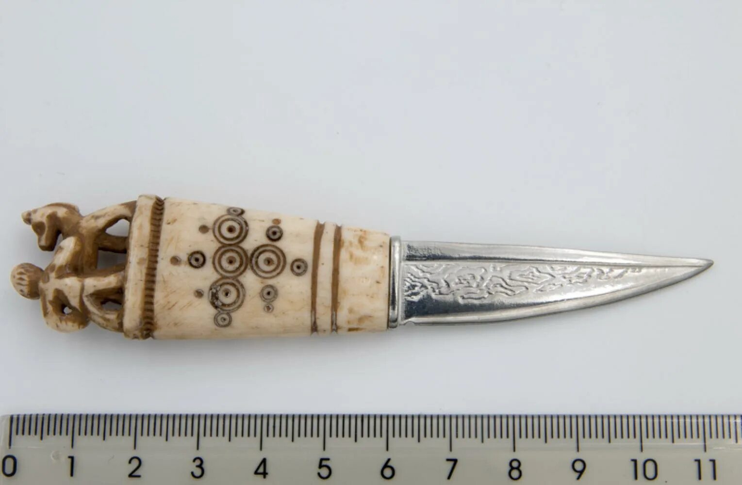 Нож с костяной ручкой. Ножик с костяной ручкой. Ножи с костяной ручкой древние. Нож викингов с костяной ручкой.