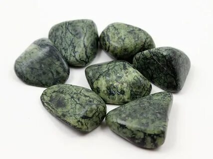Камень змеевик 4 буквы