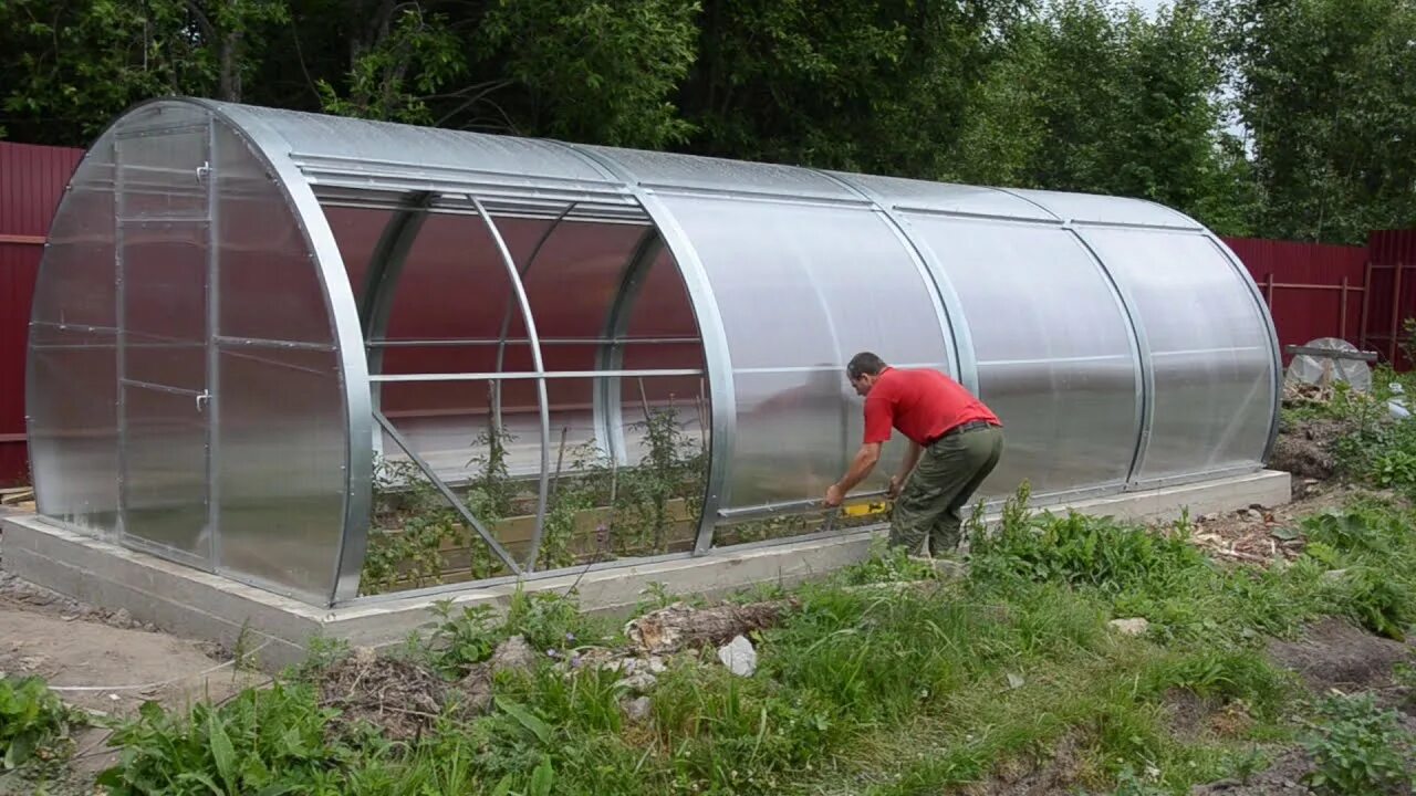 Теплицы горно алтайск. Теплица Сигма 2020 со сдвижной крышей. Теплица Дельта со сдвижной крышей. Раздвижная теплица из поликарбоната. Теплица с открывающейся крышей.