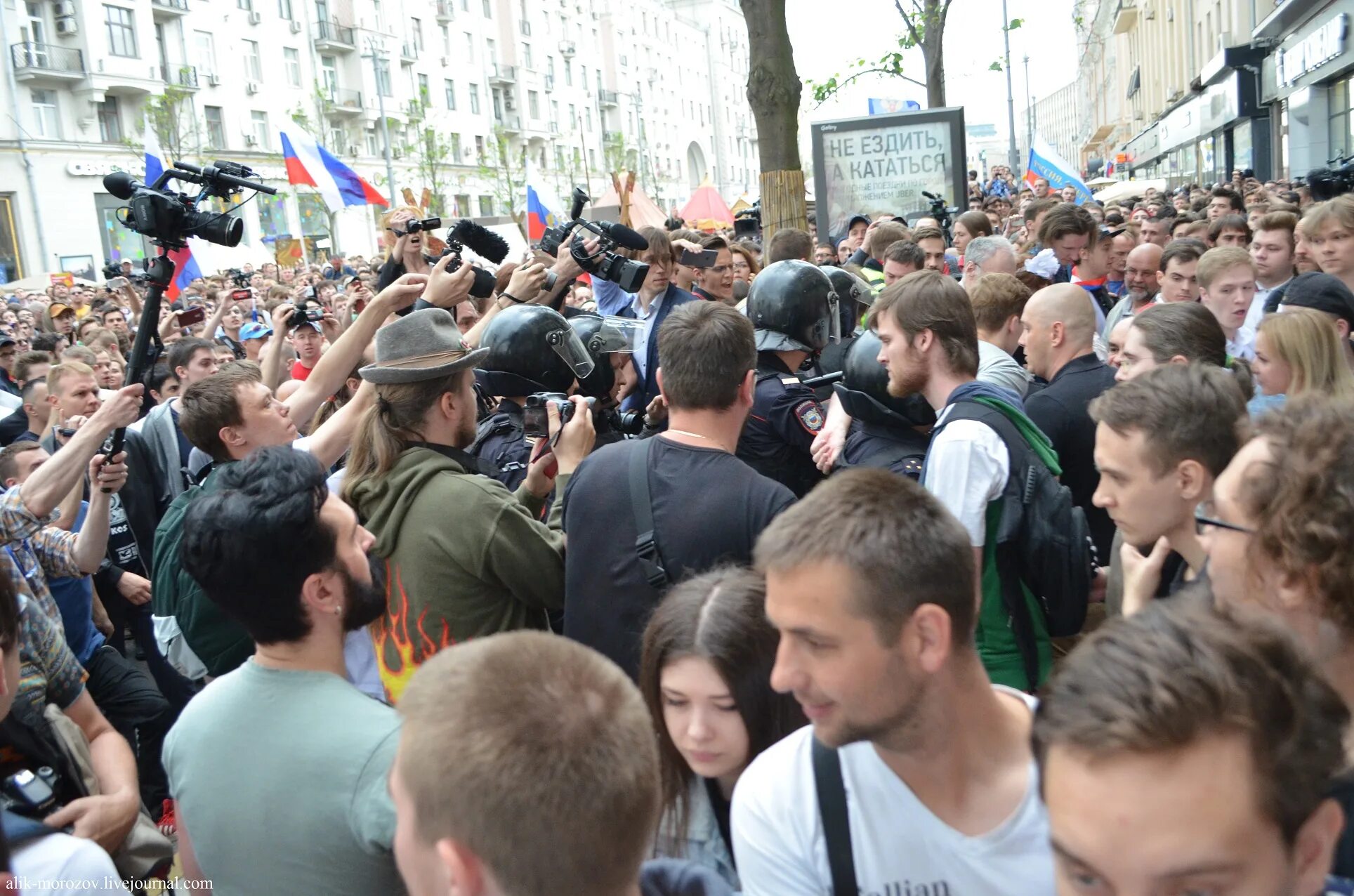 Толпа зевак. Зеваки фото. Праздники зевака. Толпа зевак картинки. Толпа зевак 7