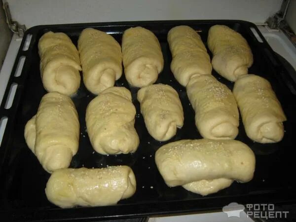 Постные булочки на дрожжах с сахаром. Пышные булочки. Пышная булочка сладкая. Тесто на булочки дрожжевое на молоке. Булочки на живых дрожжах в духовке.