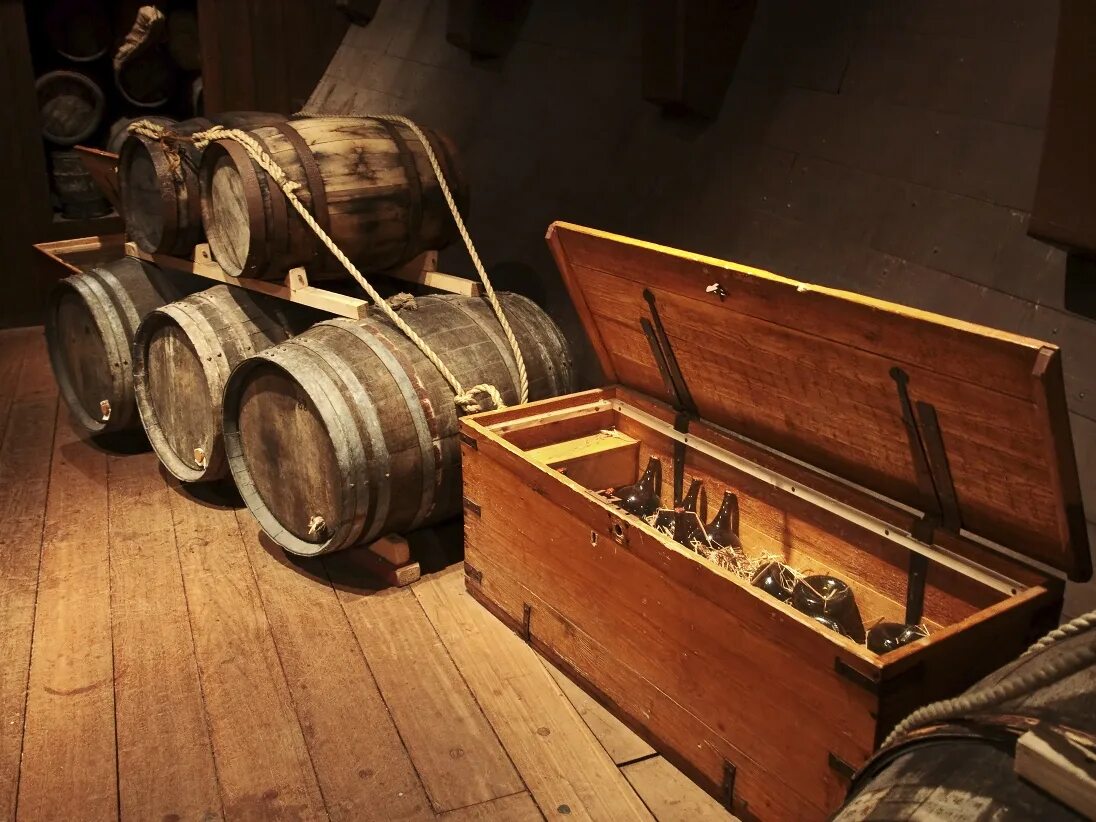 старинный деревянный ящик. деревянная бочка 3д модель. деревянные бочки. бочка деревянная старинная. в ящике бочонок.