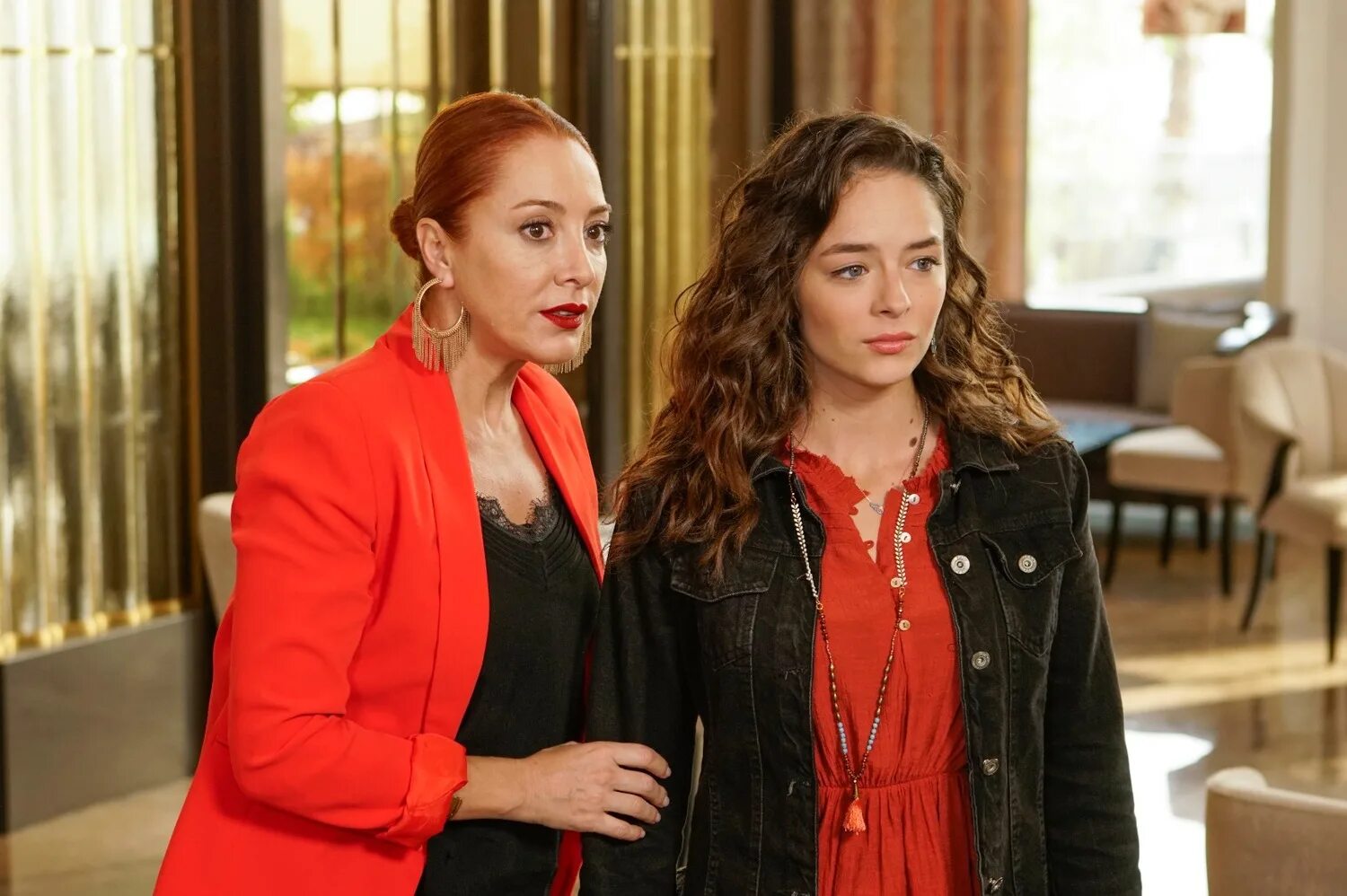 Азра и дженк сериал турецкий. Сериал не отпускай мою руку турция. Сериал не отпускай мою руку турция. Не отпускай мою руку сериал кадры. Elimi birakma турецкий сериал.