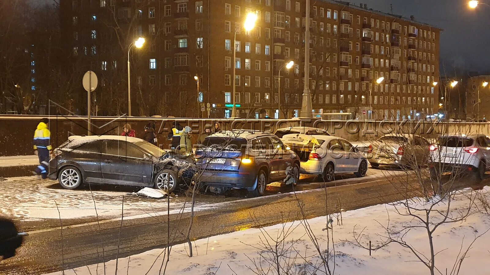 28 декабря 2014. Авария на Дмитровском шоссе. ДТП на Дмитровском шоссе. Авария Дмитровское шоссе. Авария x5 Дмитровское шоссе.