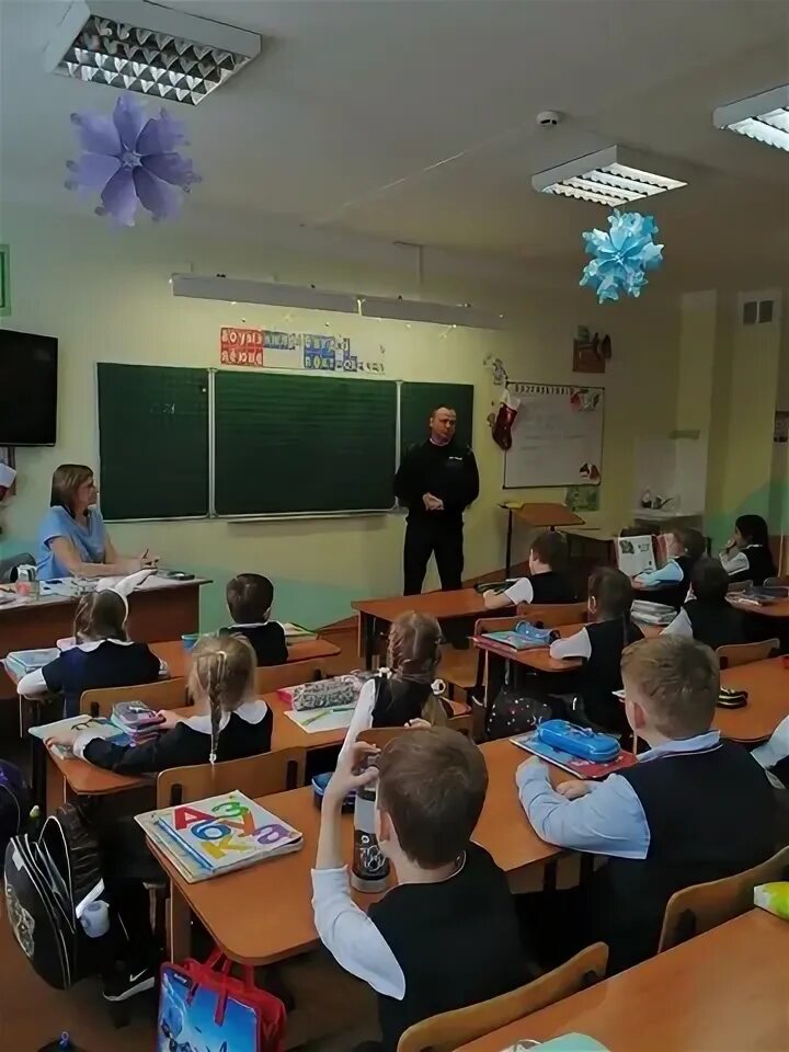 Как зовут директора школы. Как зовут директора школы. Учителя города смоленска 9 школы 2022 год. Как зовут директора 11 школы. Студенты маи.