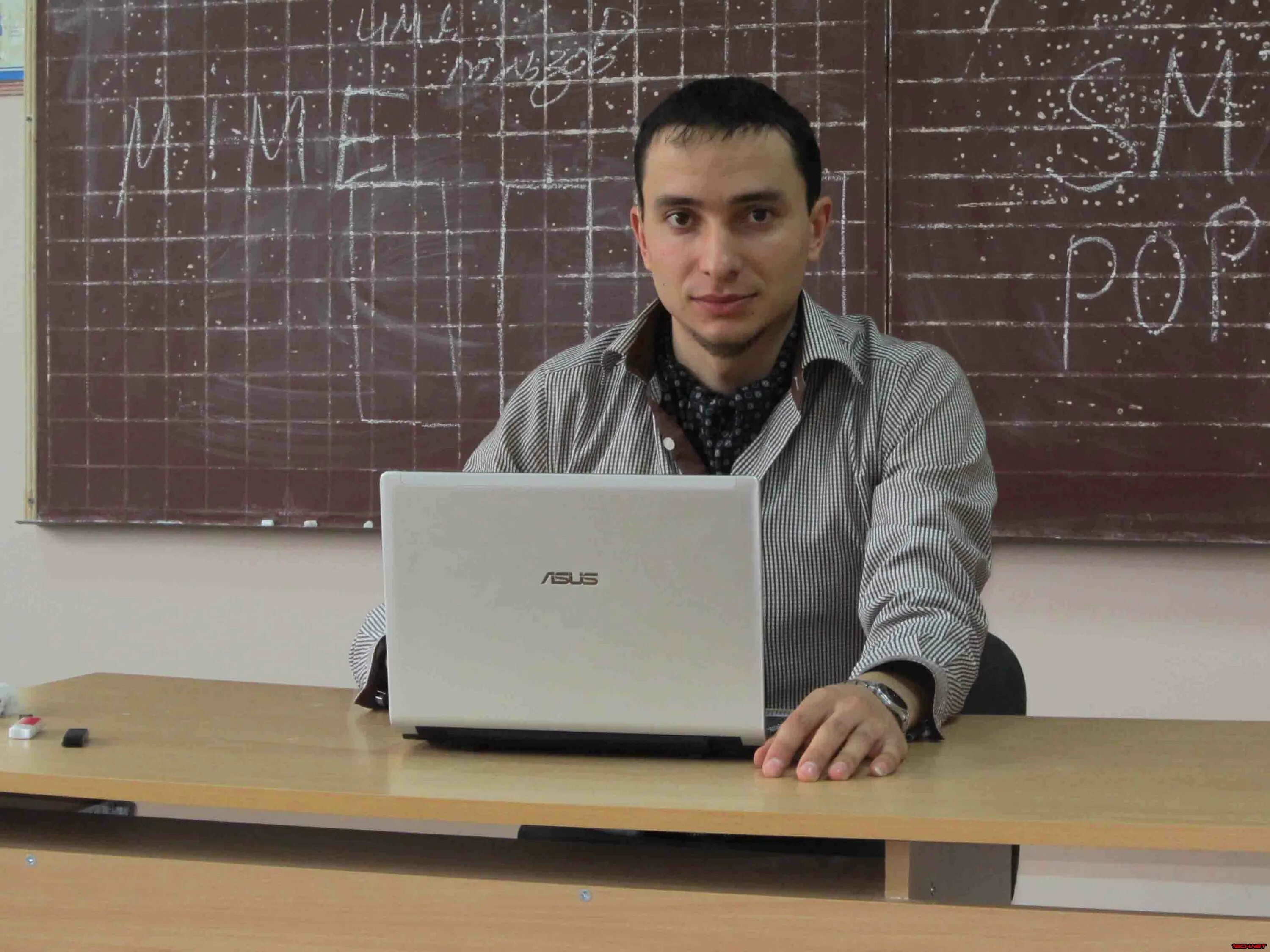 Репетиторство по информатике. Репетитор информатика новгород. Репетитор математика информатика. Репетитор информатика. Урок информатики.