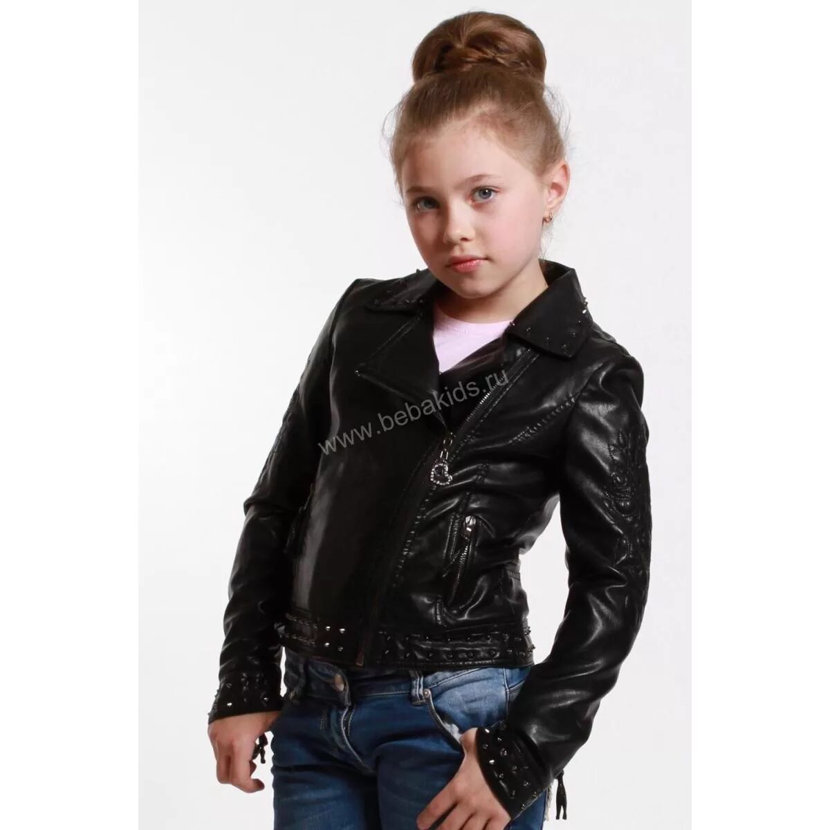 Кожаная куртка для девочки. Девочка в кожаной куртке косухе. Куртка косуха для девочки. Косуха для девочки. Кожаные куртки для детей девочек.