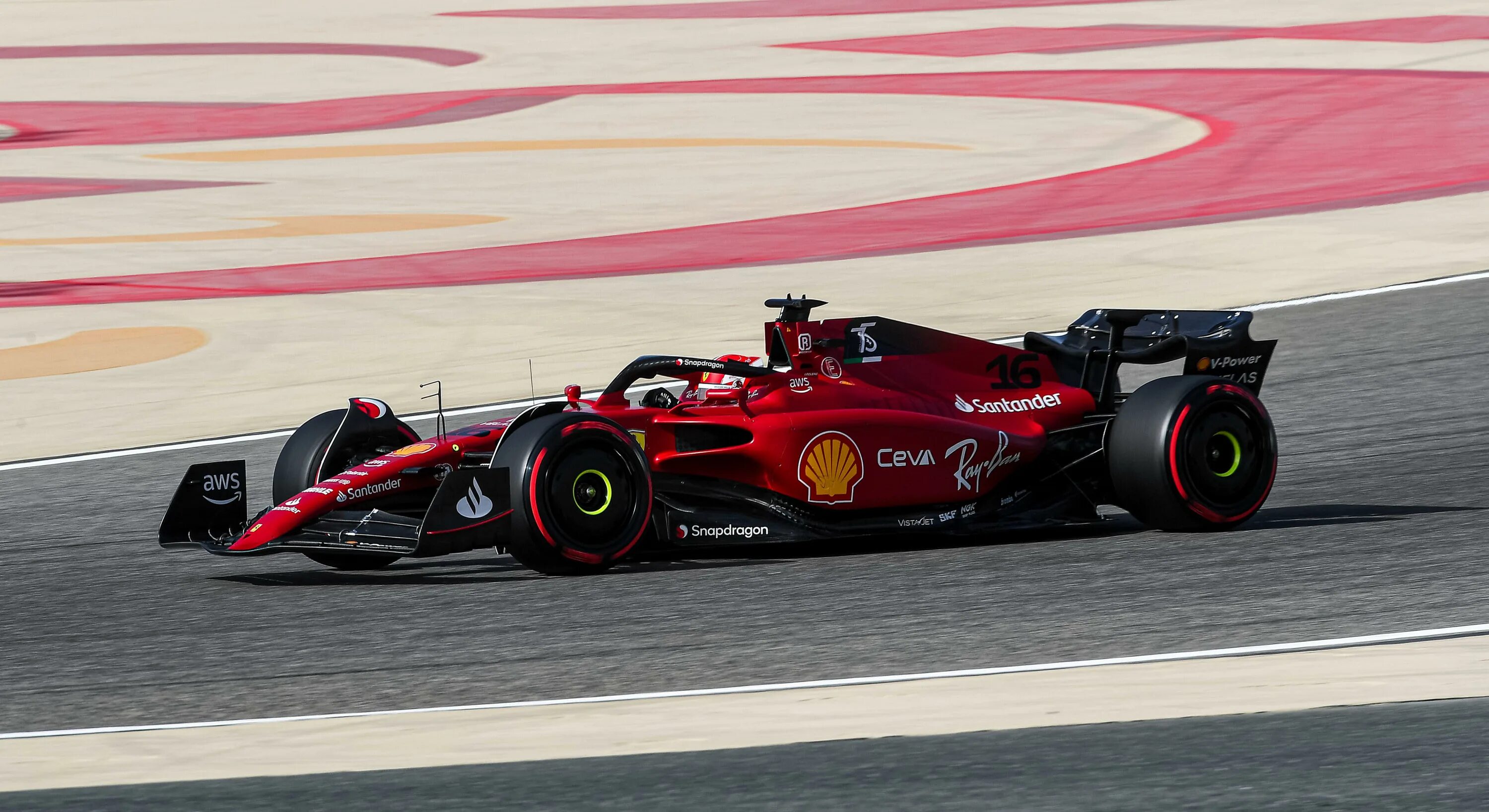 Ferrari f1 2022. Феррари ф1 2022 Монца. MCLAREN f1 2022 Bahrain. Ф1 2022 Феррари Леклер.